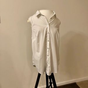White Sleeveless Collared Button-Down w/ Polkadots